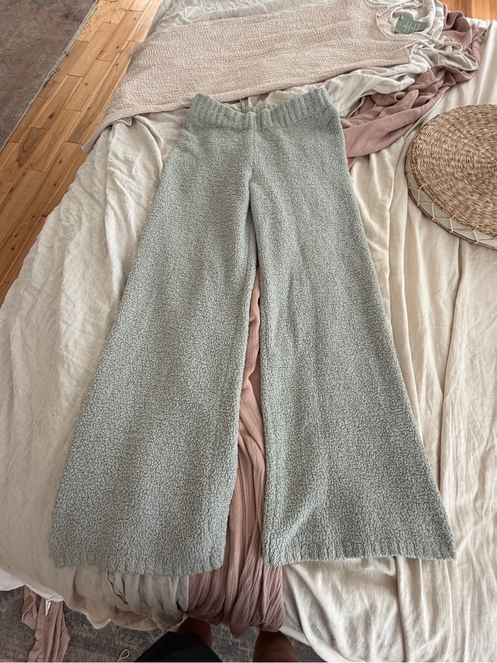 SKIMS Light Grey Sherpa Lounge Pants